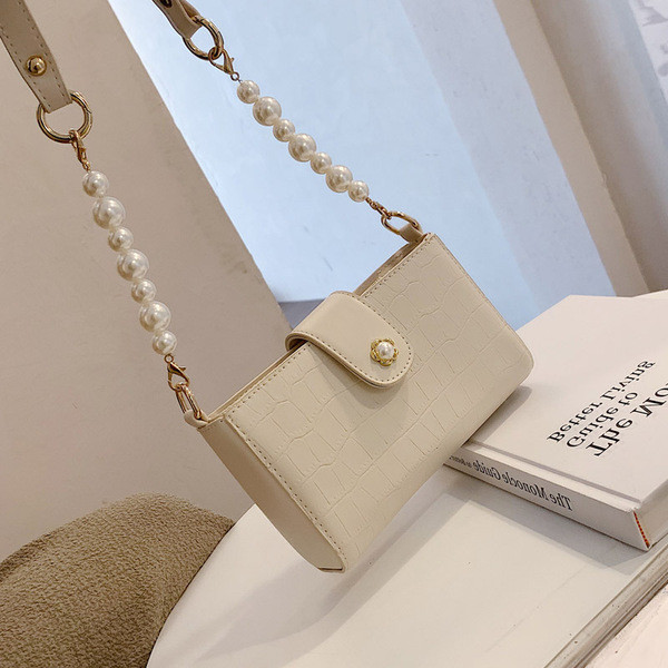 Stilīga sieviešu soma no eko ādas ar dekoratīvām pērlēm