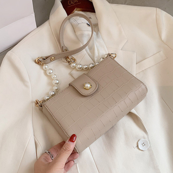 Stilīga sieviešu soma no eko ādas ar dekoratīvām pērlēm