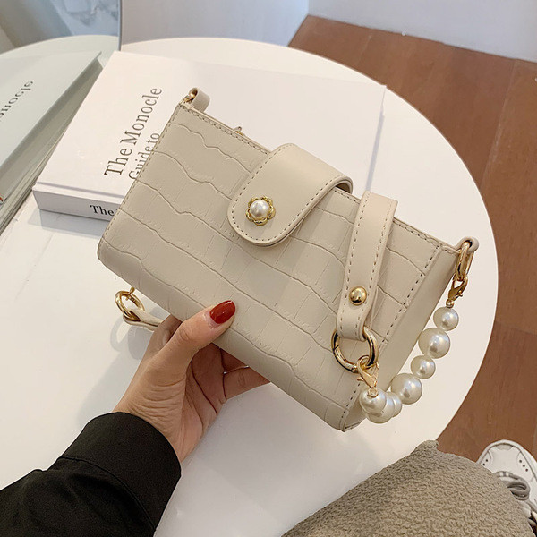 Stilīga sieviešu soma no eko ādas ar dekoratīvām pērlēm