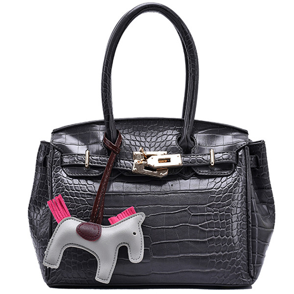 Sieviešu stilīga soma no eko ādas ar īsu rokturi