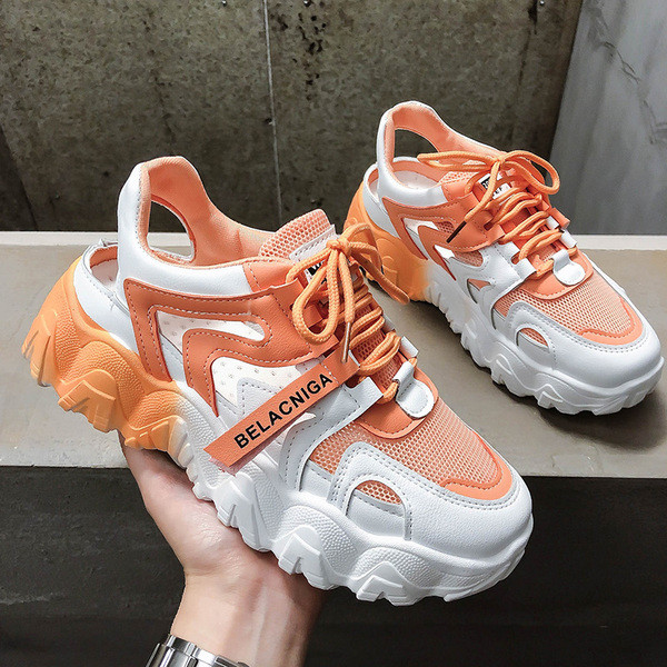 Model nou de adidași de damă cu părți deschise