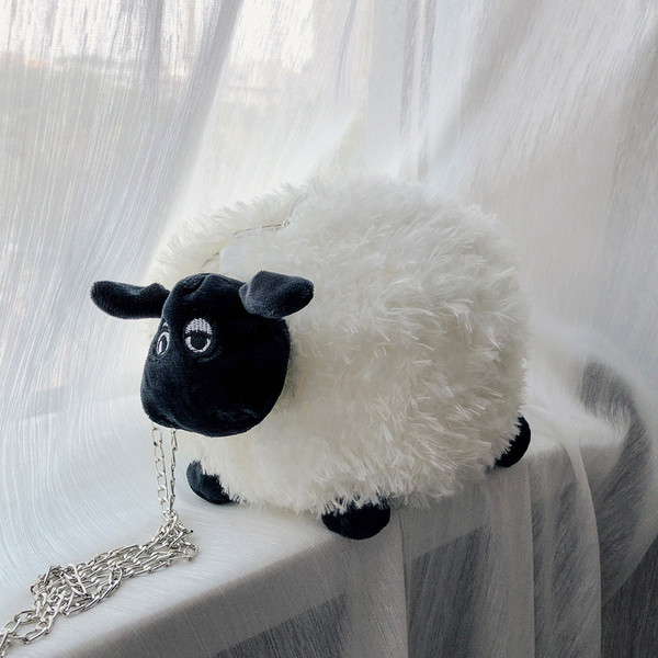 Sieviešu aktuāla maza somiņa ar metāla ķēdīti