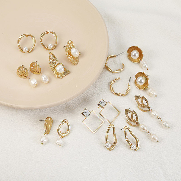 Zelta dāmu auskari ar pērlēm - vairāki modeļi