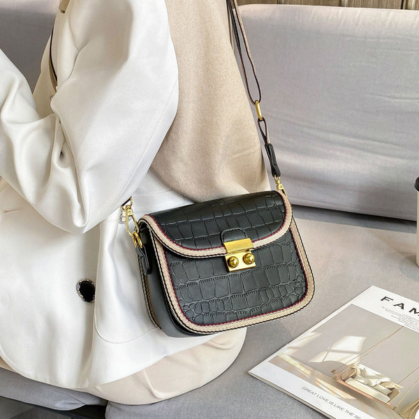 Stilīga sieviešu soma no eko ādas vienkārša modeļa