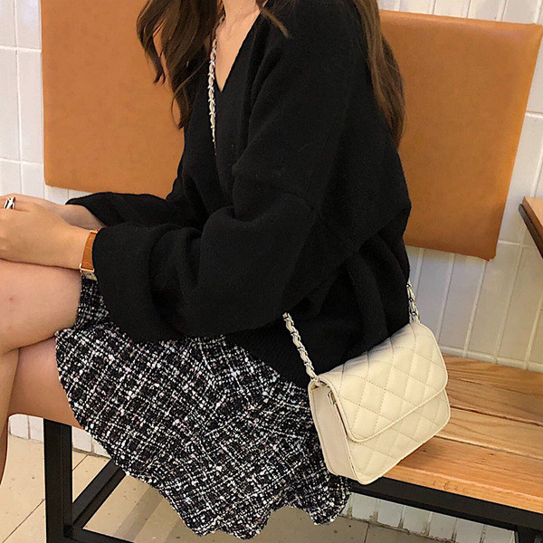 Ikdienas eko-ādas soma ar garu metāla rokturi