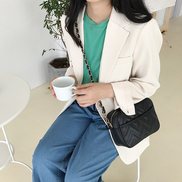 Moderna sieviešu soma ar garu rokturi un priekšējo kabatu