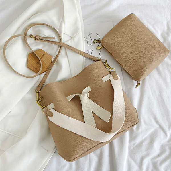 Moderna sieviešu soma no tīras eko ādas