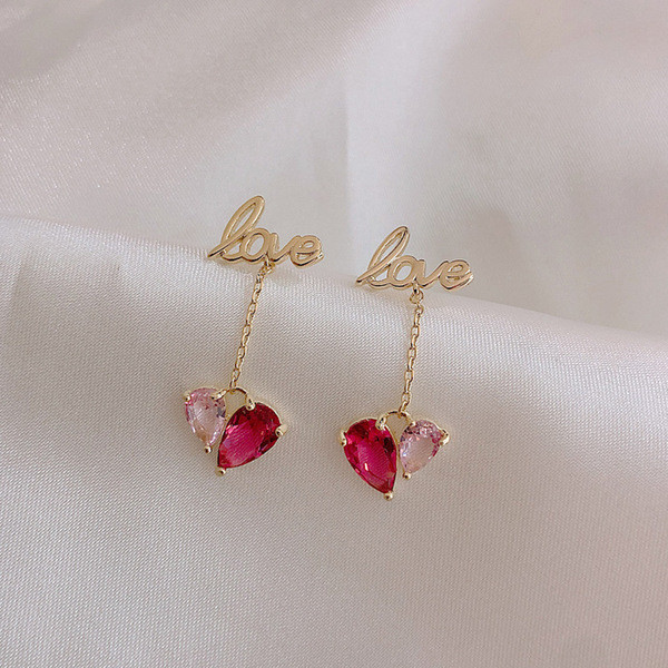 Mūsdienīgi sieviešu auskari ar uzrakstu `Love` un sirdi