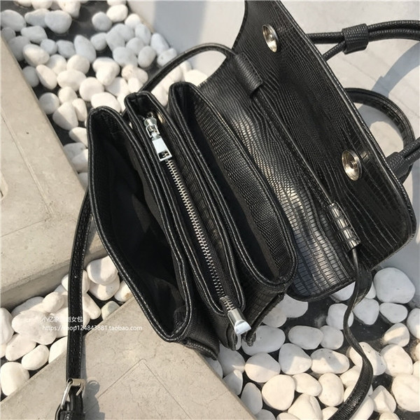 Moderna eko-ādas soma ar īsu un garu rokturi