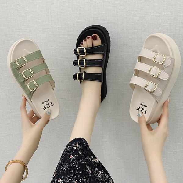 Sieviešu ikdienas sandales ar augstām zolēm