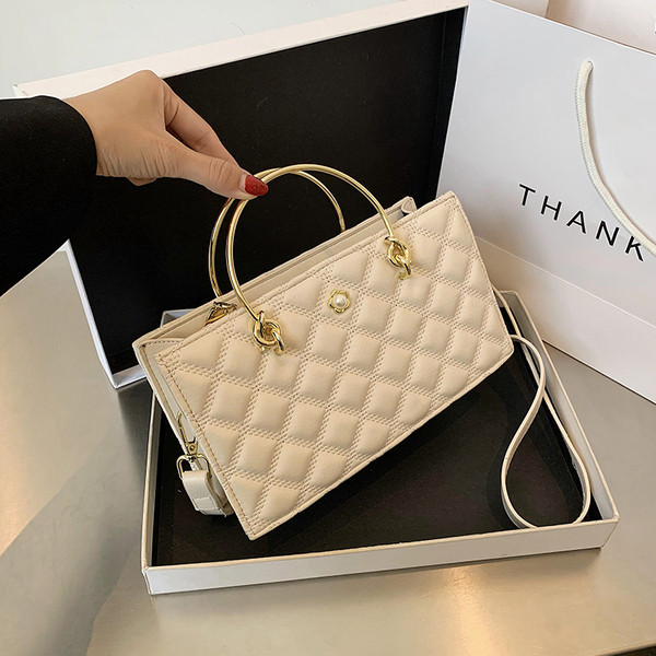 Aktuālā sieviešu soma no eko ādas ar rāvējslēdzēju