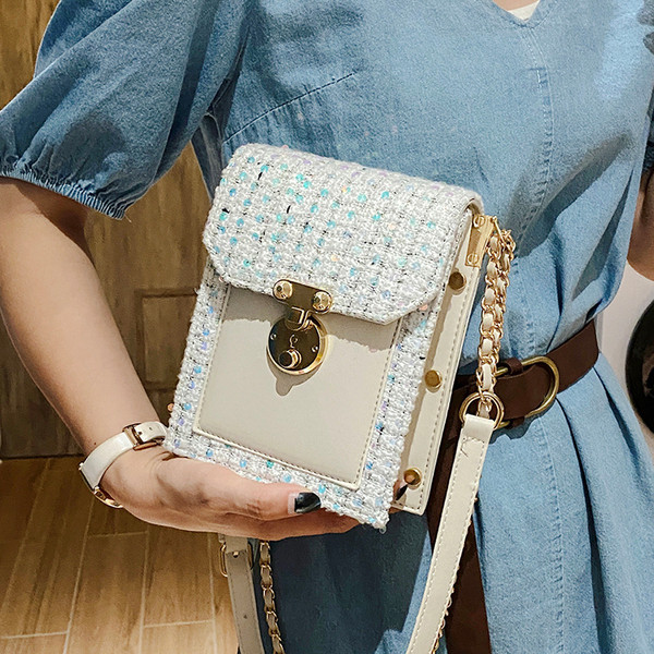 Stilīga rokassomiņa ar aizdari