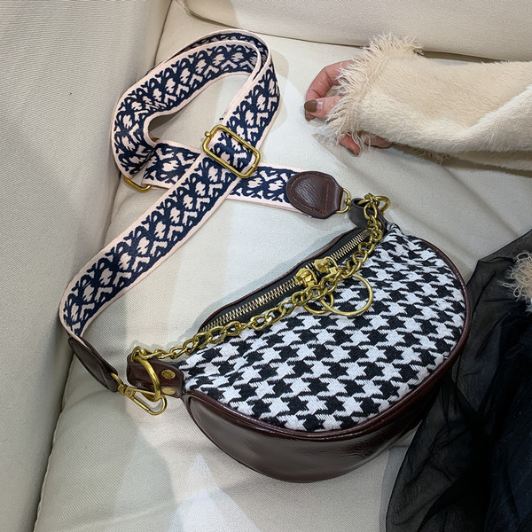 Moderna sieviešu soma ar garu rokturi un metāla ķēdīti