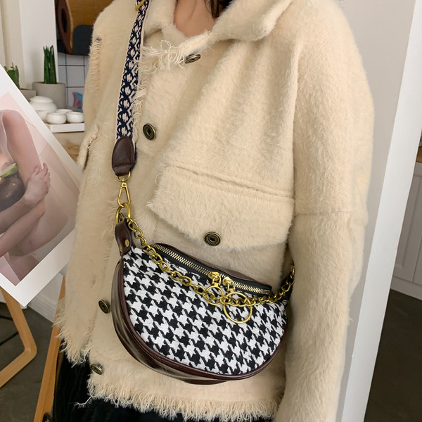 Moderna sieviešu soma ar garu rokturi un metāla ķēdīti