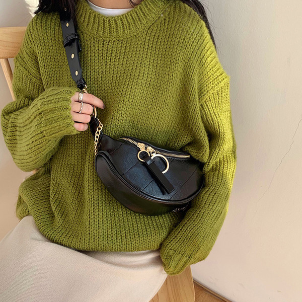 Aktuālā sieviešu soma no eko ādas ar metāla elementiem