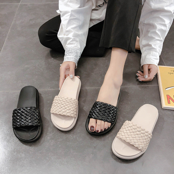 Sieviešu ikdienas ādas čības ar plakanu zoli