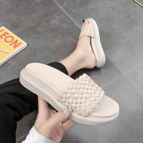 Sieviešu ikdienas ādas čības ar plakanu zoli