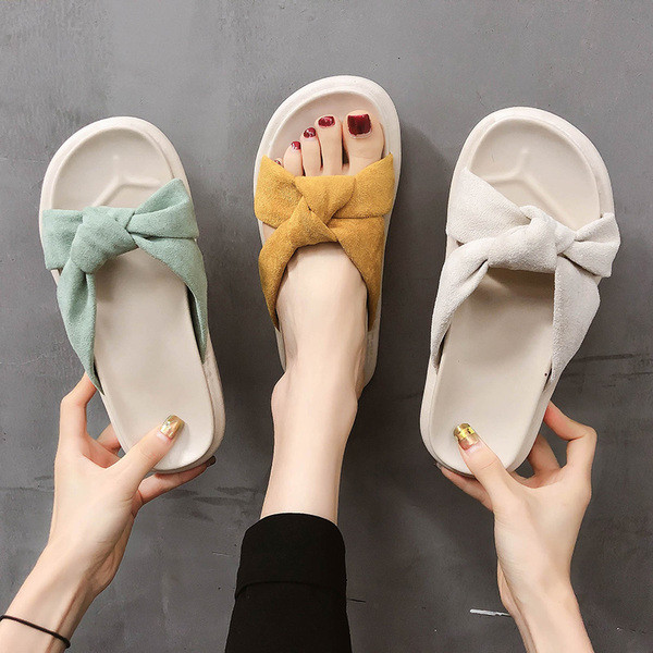 Sieviešu ikdienas čības ar eko zamšādas siksnām