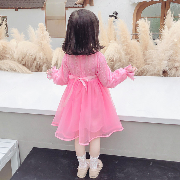 Jauna modeļa bērnu kleita ar tilla un garām piedurknēm