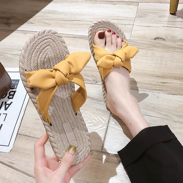 Sieviešu modernas čības ar ādas siksniņu