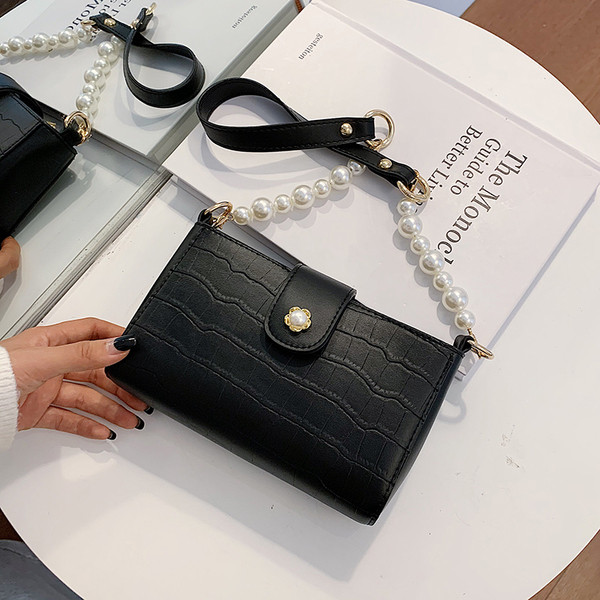 Sieviešu ādas soma ar garu rokturi ar pērlēm