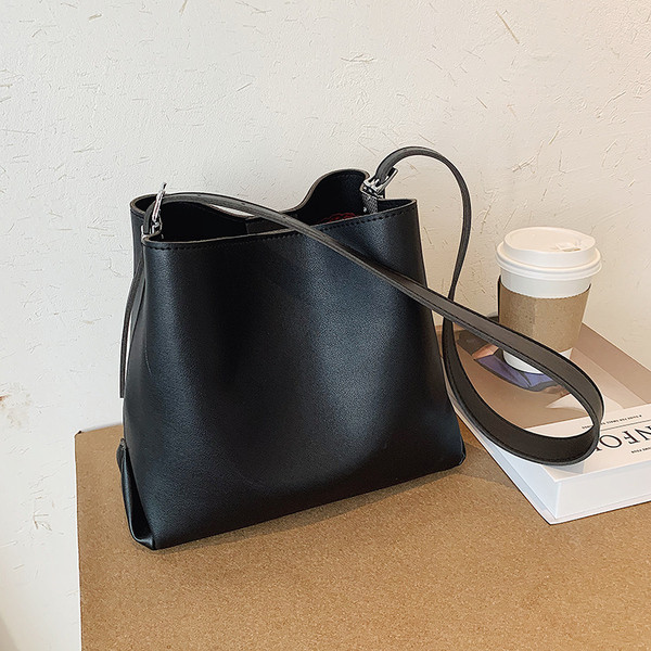 Ikdienas sieviešu soma no tīras eko ādas modeļa