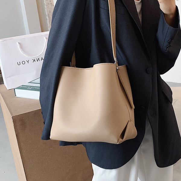 Ikdienas sieviešu soma no tīras eko ādas modeļa