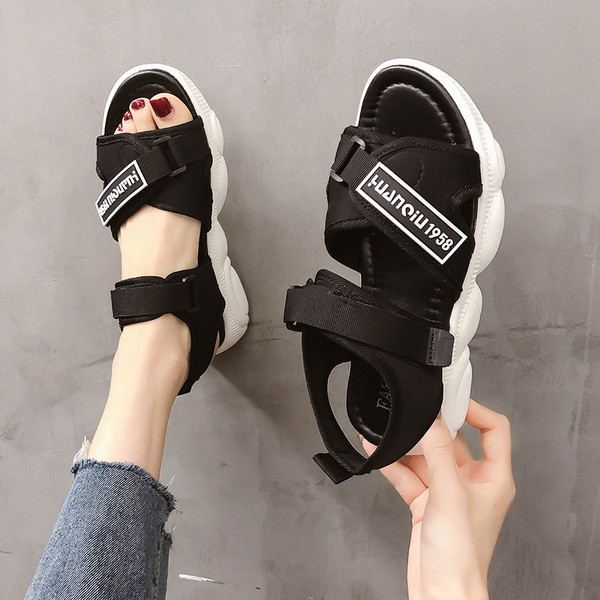 Jauns sieviešu sandaļu modelis ar velcro un augstu zoli