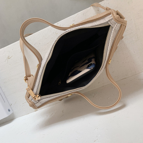 Sieviešu moderna tekstila soma kvadrāta formā