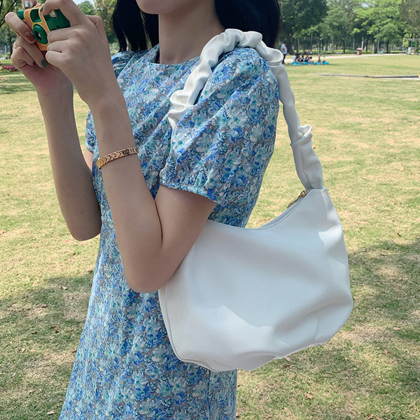 Stilīga sieviešu plecu soma no eko ādas