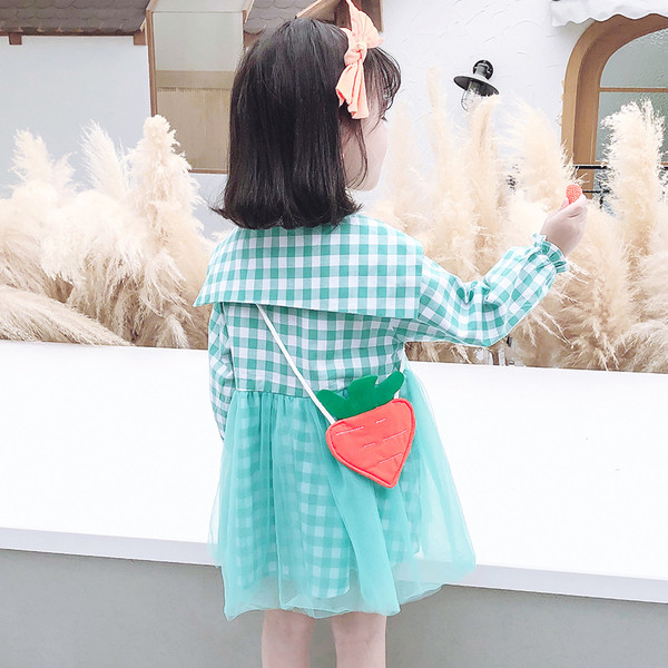 Stilīga bērnu kleita ar garām piedurknēm un pogām