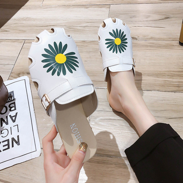 Sieviešu ādas čības ar izšuvumu