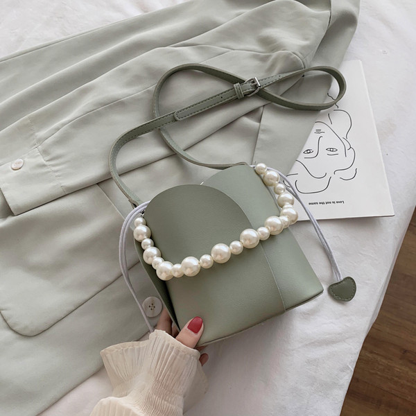 Stilīga sieviešu ikdienas soma ar dekoratīvām pērlēm un saitēm