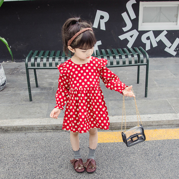 Mūsdienīga bērnu punktveida kleita ar garām piedurknēm un apaļu kakla izgriezumu