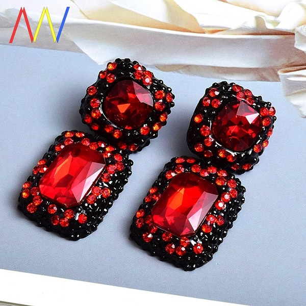 Eleganti sieviešu auskari ar akmeņiem taisnstūra formā