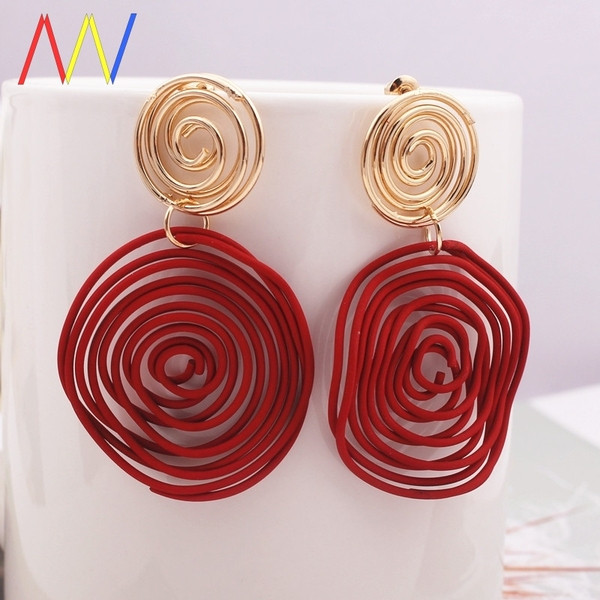 Spirālveida sieviešu auskari