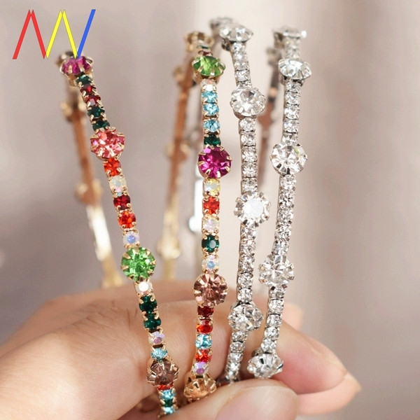 Sieviešu auskari apaļā formā ar akmeņiem