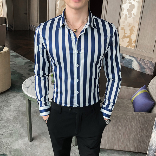 Svītrains krekls ar klasisku apkakli un garām piedurknēm