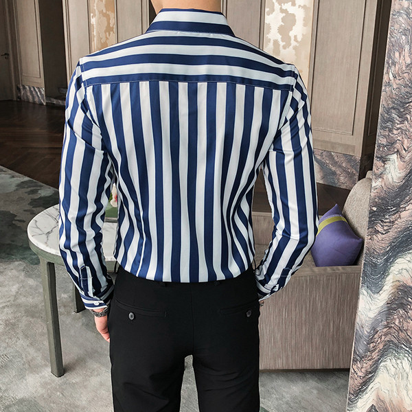 Svītrains krekls ar klasisku apkakli un garām piedurknēm