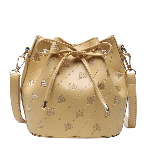 Moderns sieviešu somas plats modelis no eko ādas ar mežģīnēm