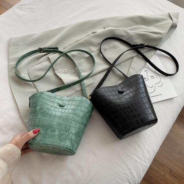 Stilīgs rokassomas vienkāršs modelis