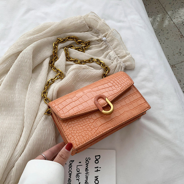 Moderna sieviešu soma ar sprādzi