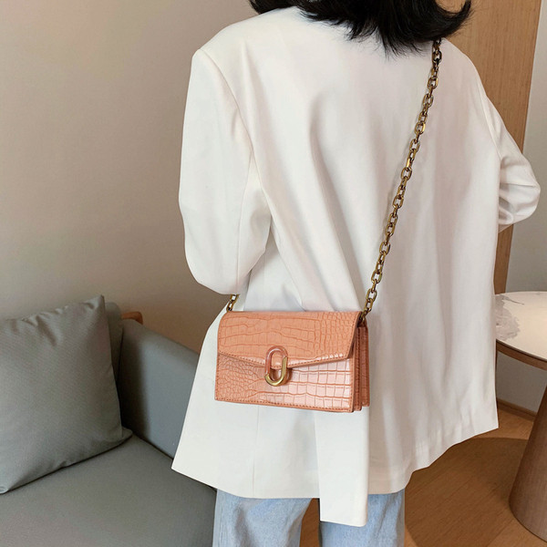 Moderna sieviešu soma ar sprādzi