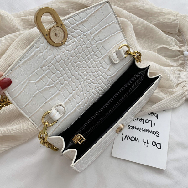 Moderna sieviešu soma ar sprādzi