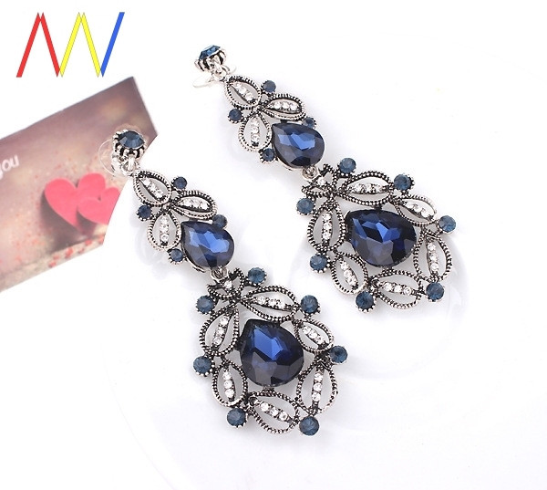 Eleganti sieviešu retro auskari ar akmeņiem