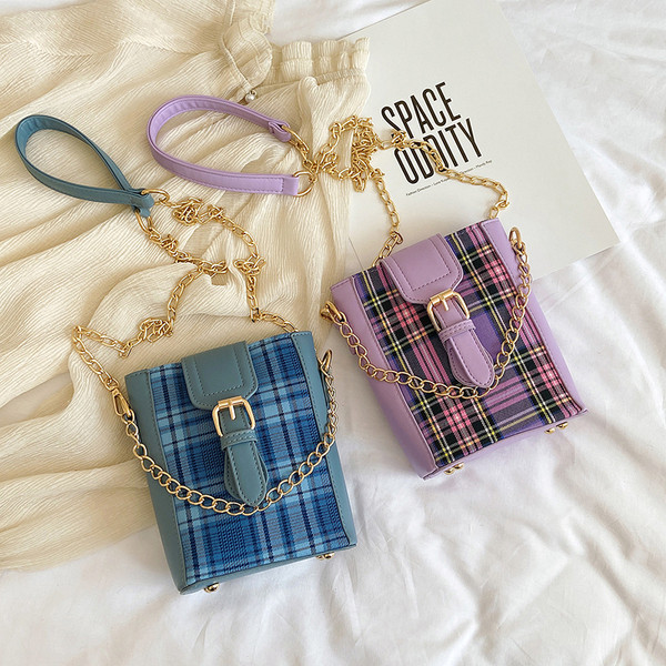 Sieviešu moderna soma ar sprādzi un garu rokturi