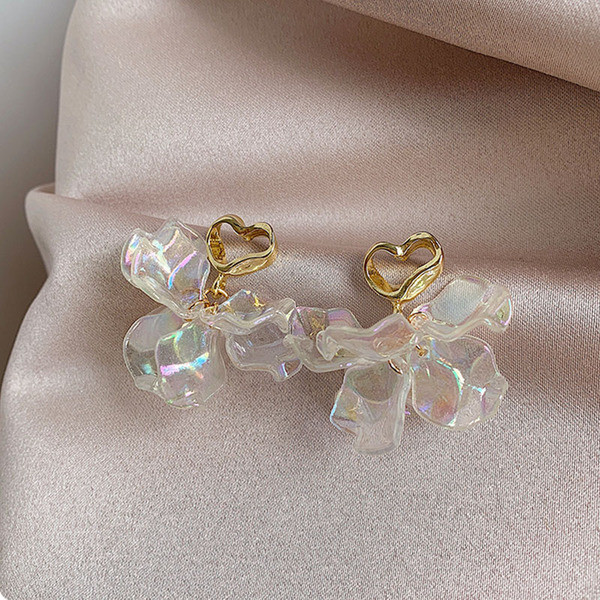 Nestandarta sieviešu auskari