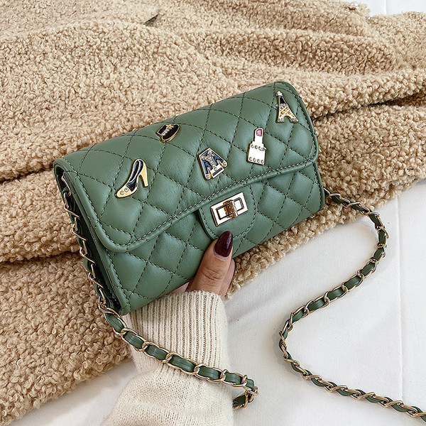 Sieviešu ikdienas soma no eko ādas ar metāla rotājumiem