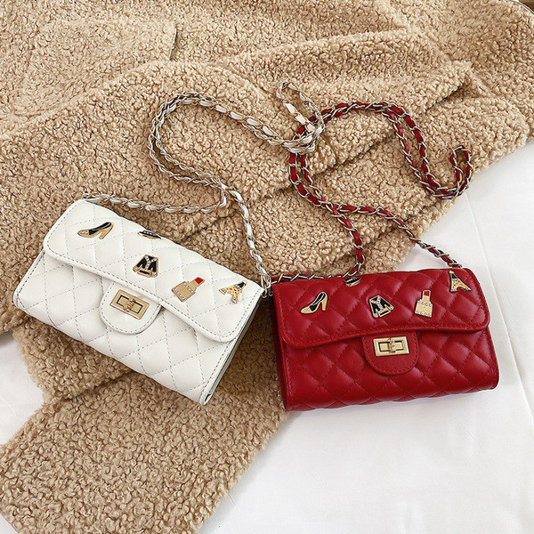 Sieviešu ikdienas soma no eko ādas ar metāla rotājumiem