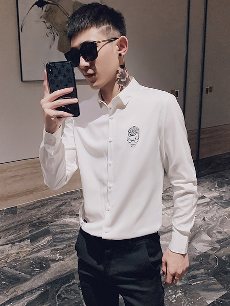 Stilīgs vīriešu krekls ar izšuvumu un garām piedurknēm